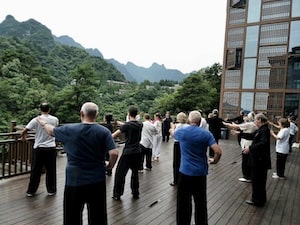 Pratique taiji de groupe au wudang